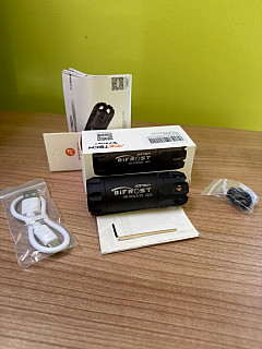 Nasvětlovací tlumič Bifrost s vícebarevnou imitací výšlehu - Černý