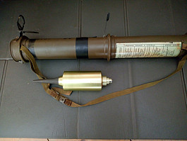 RPG NH 75 s reaktivním protitankovým granátem. Sbírkový stav