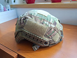 Vojenská helma na airsoft Fast/woodland
