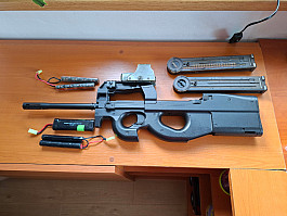 airsoft smg P90 Cyma včetně příslušenství