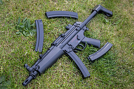 MP5 CM.041J BLUE Limited Edition [CYMA] AEG + 4 zásobníky a RIS adapt.