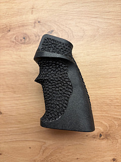Ergonomická pažbička pro M4/AR15 AEG stippling