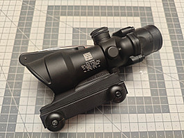 ACM optika ACOG 4x42 s červeným vláknem