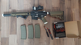 Vyskladaná Airsoft MK18 AEG + doplnky
