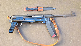 znehodnocený M56 Yugo samopal + bodák