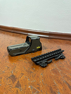 Kolimátor typu Eotech 512 Theta optics a zvýšená montáž