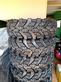 Pneu 7,00-16 a 7,50-16 šírka 21cm, výška 72,5cm