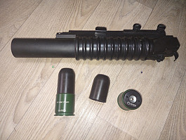 M 203 + 2 granáty na paintball kule 