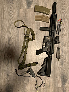 Airsoft M4 NOVESKE 9” + doplňky + Glock 17 EU RAVEN
