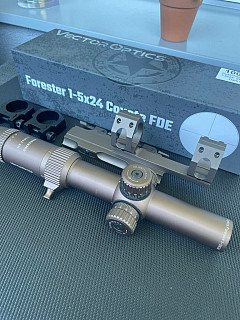 puškohled FORESTER 1-5x24 SFP Gen2 - FDE-Coyote