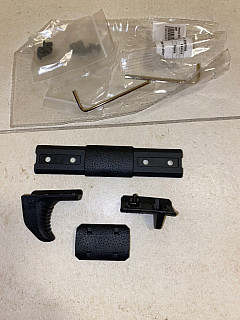 Pmag spona a hand-stop gripy