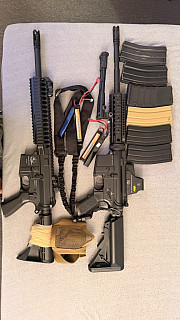 2x M4 a nějaké příslušenství