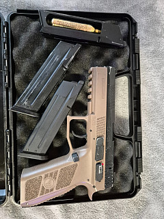 Airsoftová replika cz P-09 