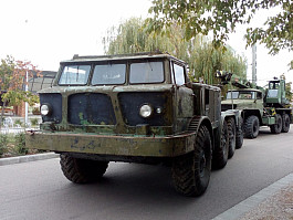 ZIL-135 transportér raket