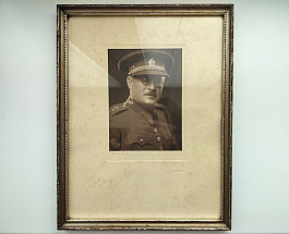 Zarámovaná fotka nadporučík čs. armáda Mělník pěší pluk 42 Terezín