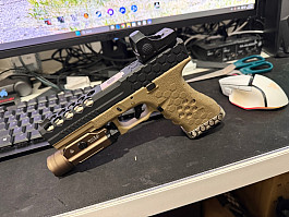 AW Custom G17
