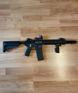 Airsoft puška Delta Armory AR15 SilentOps 9" Charlie + optika + příslušenství