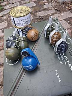 Airsoftové granáty, dýmovnice, zápalnice a palníky