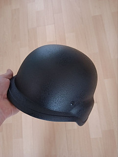 Balistická přilba ze skladu AČR . Černá varianta