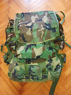 US army batoh MOLLE Woodland