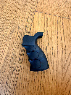 Ergonomická rukojeť motor grip na M4 / AR15 - airsoft, použité