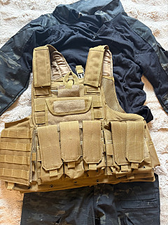 Multicam black, boty.. vesta… helma..