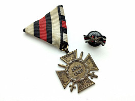 Hindenburgův kříž na rakouské stuze + miniatura (Ehrenkreuz für Frontkämpfer)