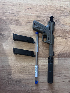 Prodám upgradovaný AAP-01 Assassin + 2x zásobník a příslušenství