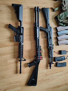 Prodám airsoftový komplet: 3x zbraň, výstroj a příslušenstv