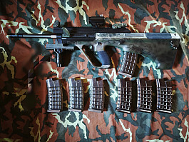 Z Ľ A V A Tokyo Marui AUG