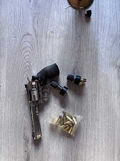 ASG CO2 revolver Dan Wesson 715, délka 6" - Stříbrná