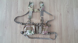 nový chest rig s držákem na mobil.