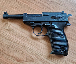 Německá pistole Walther P38 - replika Denix