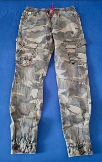 Maskáčové kalhoty