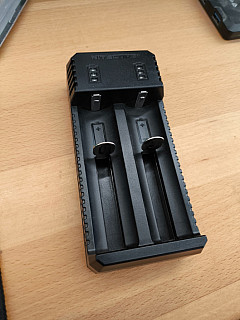 Multifunkční USB nabíječka baterií - Nitecore UI2