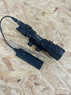 SureFire svítilna na zbraň + dálkový spínač