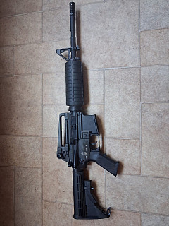 Kompletní airsoftový set M4A1 (Specna Arms CORE) + 3x tlačný zásobník, pouzdro, plnička
