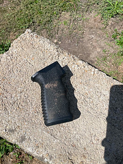 Pistol grip/pažbička AK