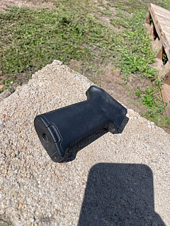Prodám pistol grip/pažbičku na AK