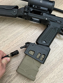 AAP-01 v setu s pažbou a kolimátorem předělané na pohon HPA