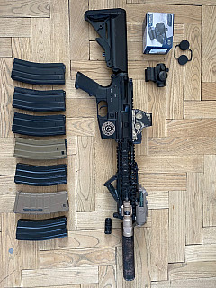 Airsoft m4 s příslušenstvím 