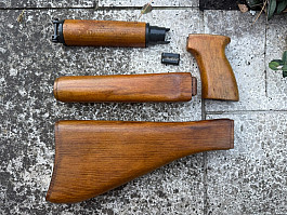 Kompletní nepoužité pažbení dřebo buk Sa58 vz58 vz.58 kosa