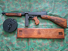 Thompson replika
