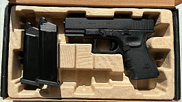 Airsoft WE Tech WE19 GBB + 2 zásobníky