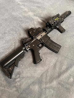 M4 s příslušenstvím