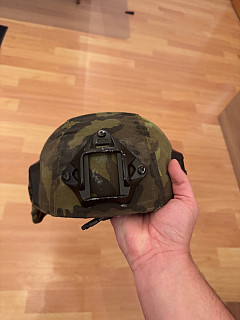 Plastová helma na airsoft s potahem vz. 95
