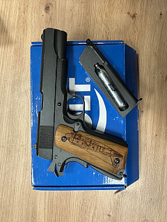 Cybergun 1911 s ražením