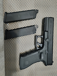 Umarex Glock 17 Gen4, GP-25 pro AK + granáty, Taggin kick shell + granáty, Kt40 40mm