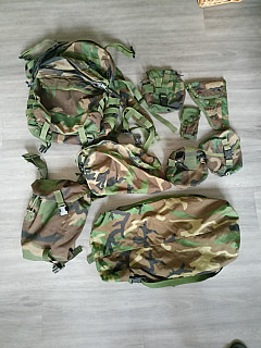 US Army woodland Molle gear, výstroj