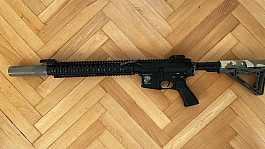 Specna Arms M4 celokov + 5 zásobníků